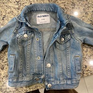 6-12 month baby jean jacket. Excellent condition. Old navy.